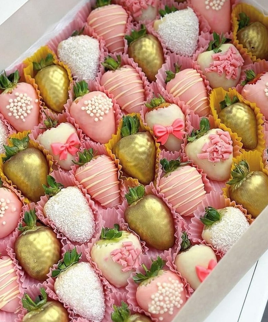 "El Dulce Impacto de las Fresas Bañadas en Chocolate: Más que un Antojo"